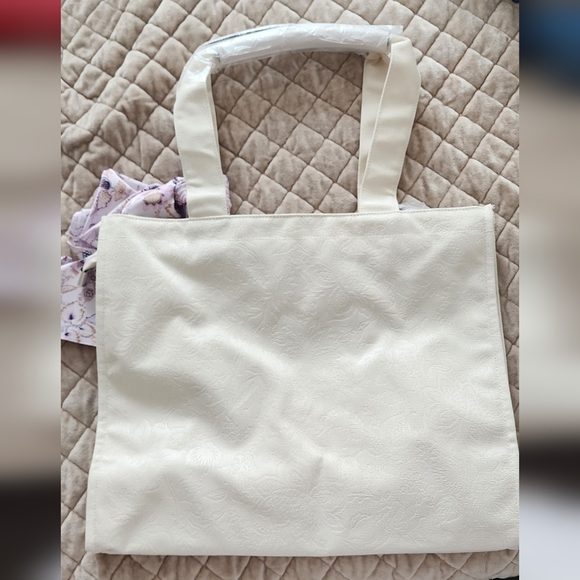 Victoria's Secret White Tote Bag with Floral Scarf - Picture 4 of 8
